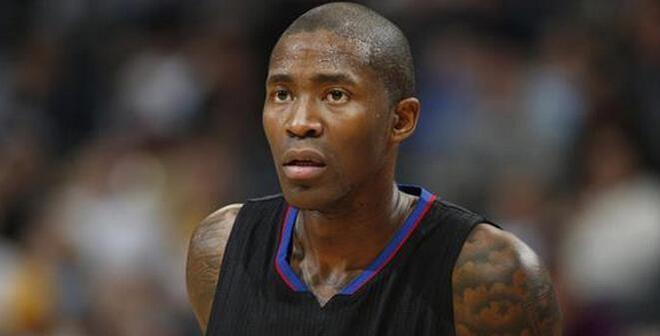 杨瀚森，一个普通的篮球运动员，却在一场比赛中展现出惊人的毅力与勇气。（杨瀚森：平凡球员在一战中展现非凡毅力与勇气）