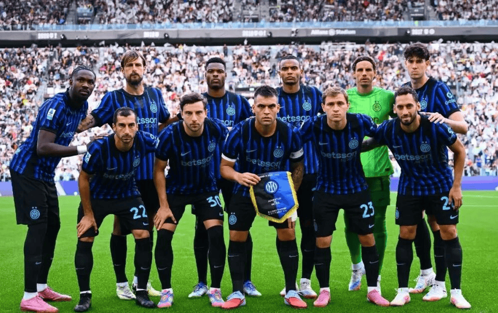 穆里尼奥提前送出圣诞礼物？两小将欧冠迎本菲卡一线队首秀（穆帅圣诞提前到？两小将欧冠对本菲卡完成一线队首秀）