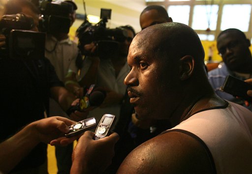 诺伊尔：孔帕尼有很多值得称道的优点；我现在只专注于俱乐部（诺伊尔称赞孔帕尼优点颇多；目前仅专注于俱乐部）