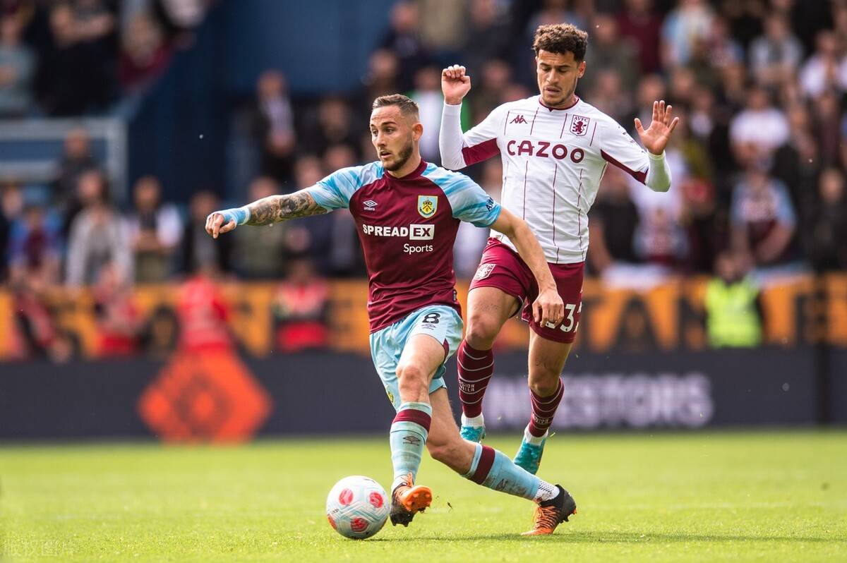 曼联最青睐的中场引援目标身价或将超过1亿英镑。（曼联看中的中场标价或将破亿英镑）