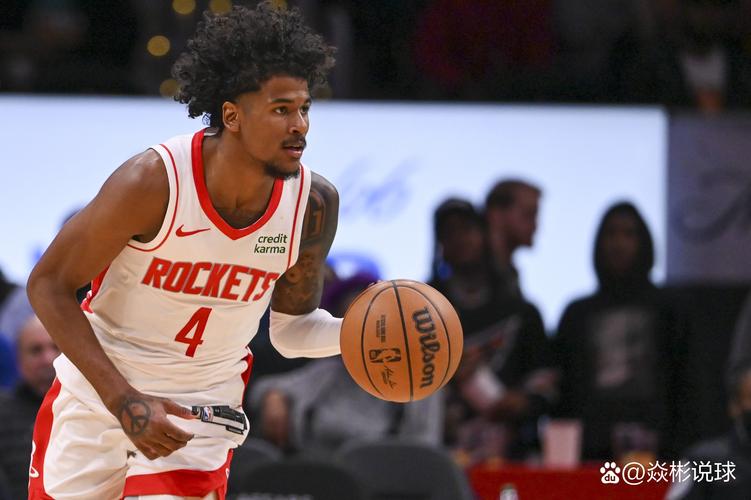 活动组织者：梅西本想走向看台与球迷互动，但被政客拉去拍照（主办方称梅西原本要到看台与球迷互动，却被政客拉去合影）