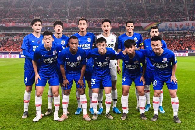 每体：莱万首选与巴萨续约，但也已开始研究其它联赛的报价（每体：莱万续约巴萨为先，已着手考虑其他联赛的报价）