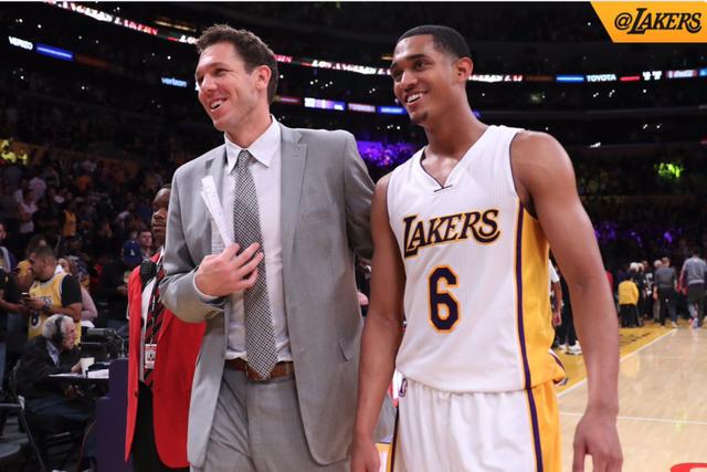 马丁内斯：不认为千球是C罗的具体目标，无人能替代若塔（马丁内斯：千球并非C罗明确目标，若塔的价值无人可替）