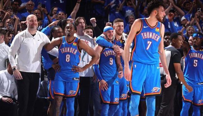 马拉多纳之子力挺孔蒂：他是足球史上最具冠军底蕴的教练之一（马拉多纳之子站台孔蒂：他是足坛最具冠军气质的名帅之一）