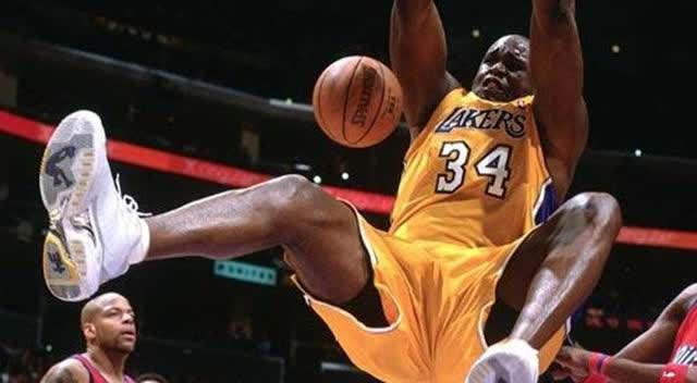 内马尔膝盖手术由曾效力上海海港的爱德华多主刀（前上海海港球员爱德华多为内马尔进行膝盖手术）