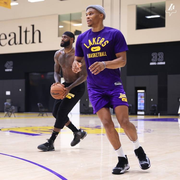 世俱杯末轮形势：2组或陷连环套 谨防对攻做局（世俱杯末轮前瞻：两组或陷连环博弈，警惕对攻诱局）