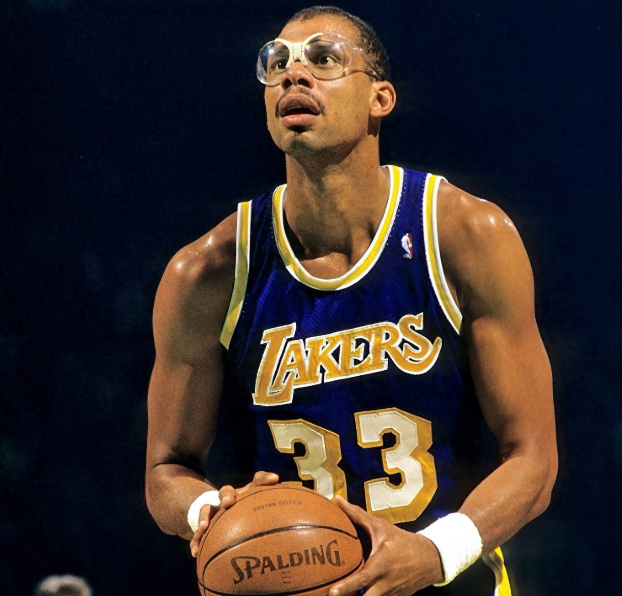 泰州队苏超夺冠，澎湃：泰州多景区向全球游客免票（泰州队夺得苏超冠军，澎湃称泰州多景区对全球游客免门票）