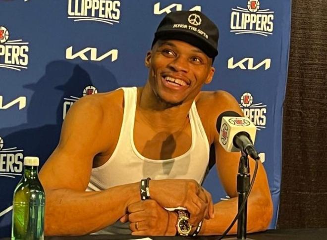 法甲裁判主管：卡马拉飞铲舍瓦利耶未染红，问题出在视频回放（法甲裁判负责人：卡马拉飞铲舍瓦利耶未被罚下，症结在VAR回放）