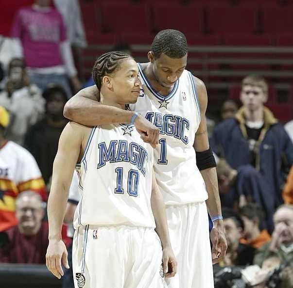 1-1！曼联又栽了：阿莫林打倒数第3连换4防守球员 5轮1胜跌至第8（1-1，曼联再度失分！对阵倒数第三阿莫林连换四名后防，近5轮仅1胜降至第8）