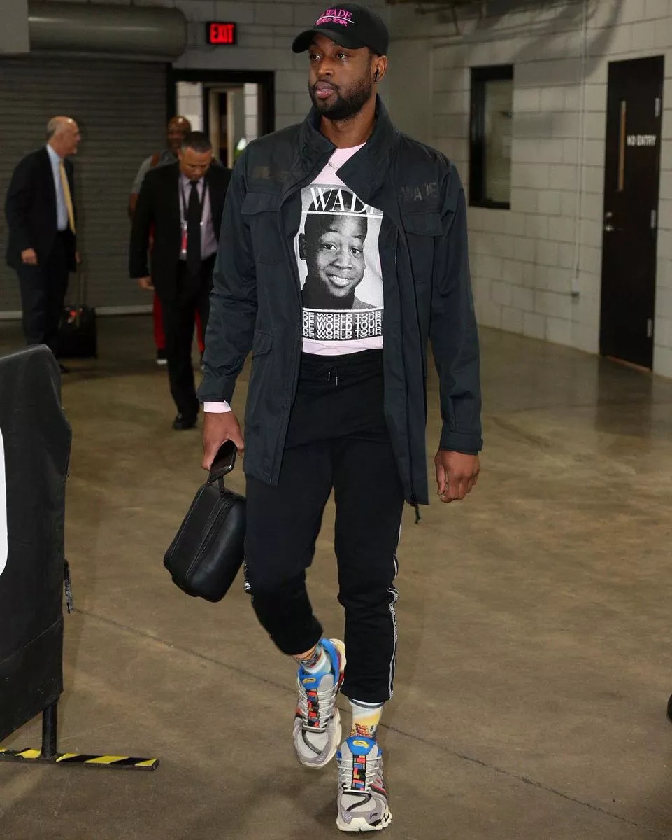 实现中超三连冠、队史第4冠，海港官方社媒发文庆祝（海港加冕中超三连冠、达成队史第四冠，官方社媒发文庆祝）