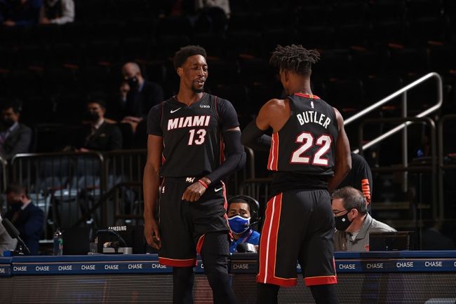 足球报：李新翔脚踝韧带轻伤伤停2周，加布里埃尔还无法合练（足球报：李新翔脚踝韧带轻微受伤将缺阵两周，加布里埃尔仍无法参与合练）