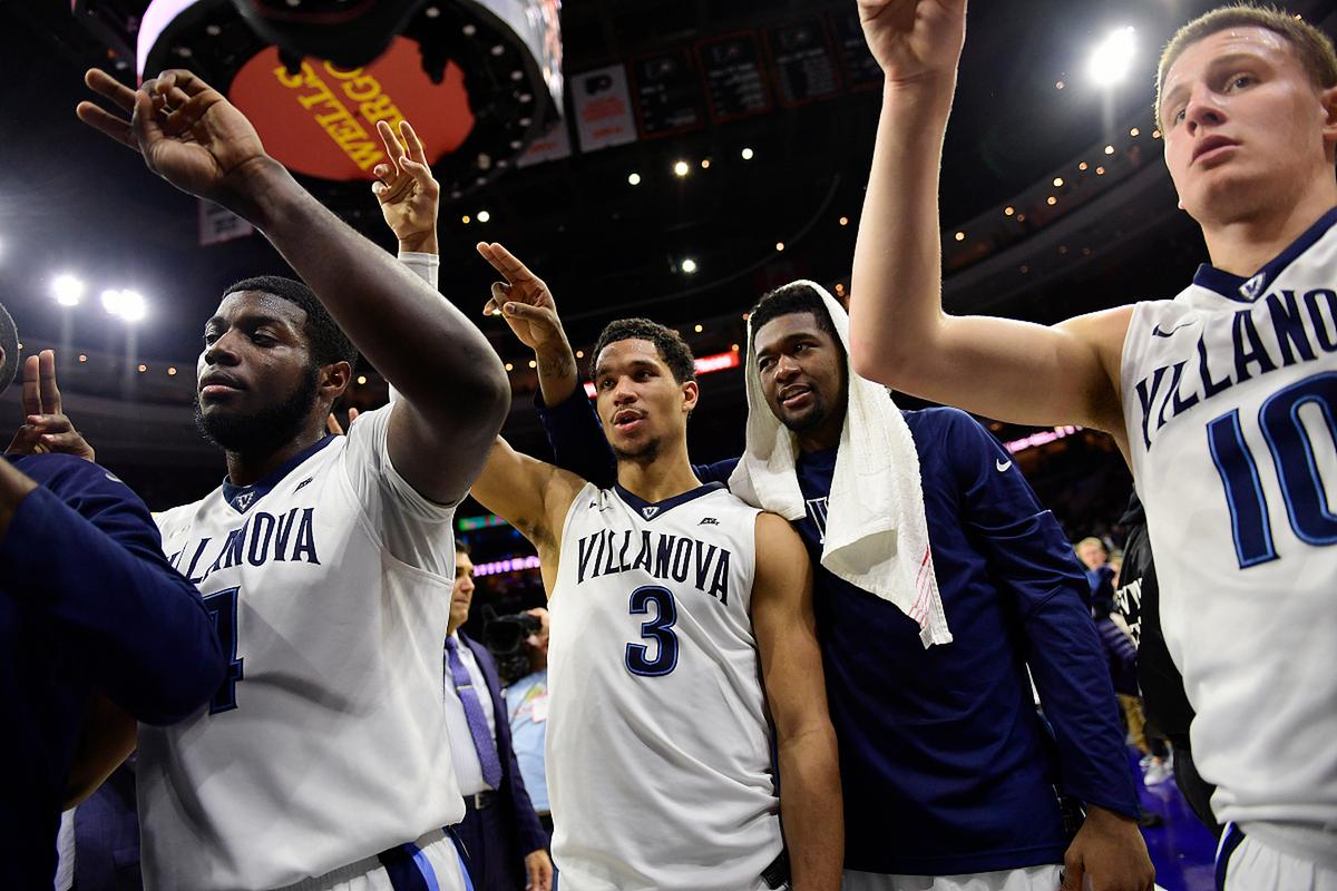 强硬秀肌肉！唐斯冲击内线 怼翻防守强攻打成2+1（硬碰硬！唐斯强突篮下撞翻防守打成2+1）