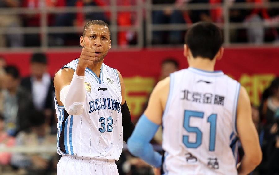 埃芬博格：我相信诺伊尔会续约，他会把更多机会让给乌尔比希（埃芬博格：看好诺伊尔续约，并将更多出场机会留给乌尔比希）