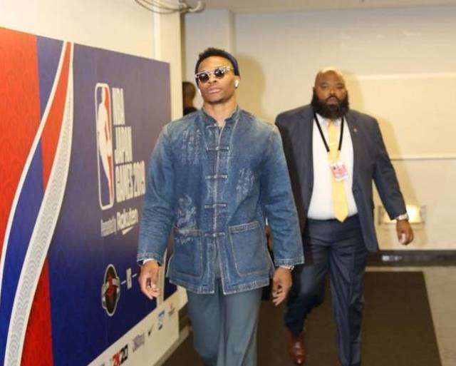 德罗西拿到执教热那亚首胜，目前带队成绩1胜2平保持不败（德罗西收获执教热那亚首胜，率队1胜2平延续不败）