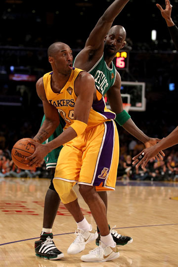 基本锁定世界杯席位，哈兰德和挪威队友赛后在更衣室激情庆祝（世界杯门票基本到手，哈兰德与挪威队友赛后在更衣室狂欢）