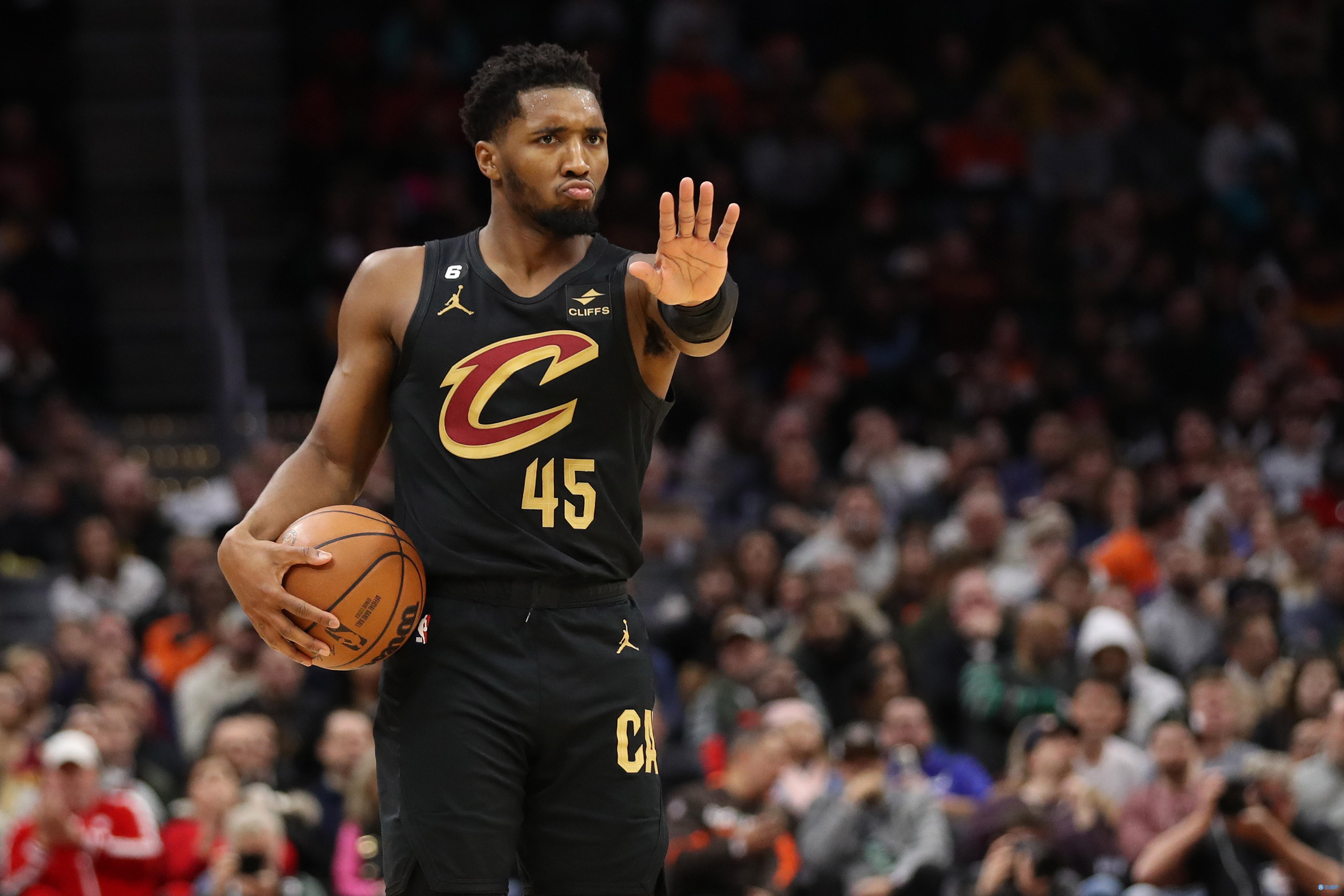 苏超创全国多个标志性第一次：央视转播、启用VAR、名哨执法（苏超实现多项全国里程碑首创：央视转播、引入VAR、名哨执法）