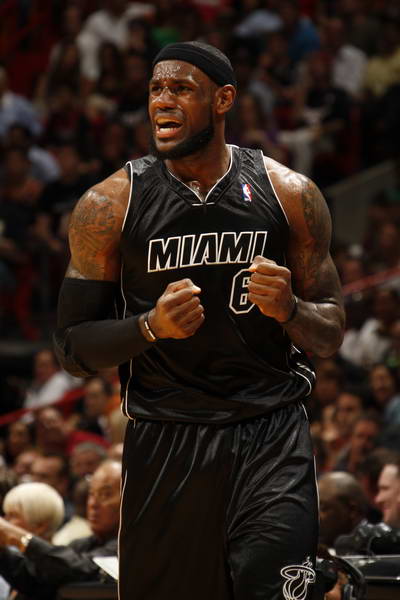 美记：湖人现在拥有最强的二人组，詹姆斯是时候离开了（美媒：湖人坐拥最强双星，詹姆斯是时候离队了）