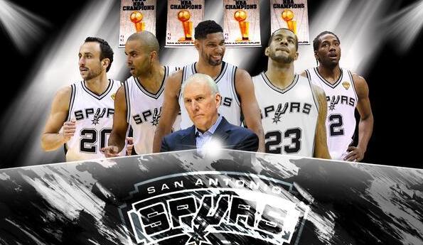 出战G联赛！杨瀚森入场一身浅色运动穿搭 卫衣上印着自己名字（杨瀚森出征G联赛，浅色运动装亮相，卫衣印有姓名）