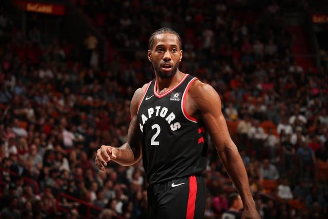 足坛共17位亿欧先生：英超西甲各7人 德甲2人法甲1人 意甲0人（足坛17名亿欧球员分布：英超、西甲各7人，德甲2人，法甲1人，意甲0人）