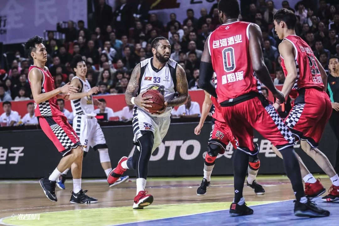 122-110！杨瀚森2分1篮板1助攻1封盖，开拓者客胜骑士结束3连败（开拓者122-110客场擒骑士，杨瀚森2分1板1助1帽，球队止住三连败）